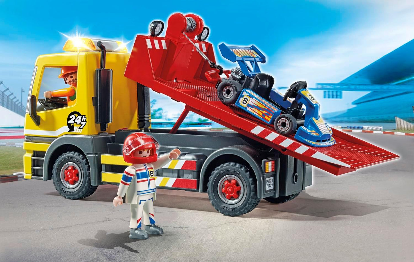 PLAYMOBIL CITY LIFE TOWING SERVICE